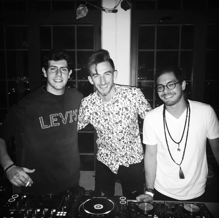 13uxz backstage with fellow DJs