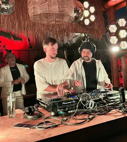 13uxz DJ set at venue